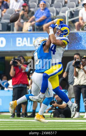 Los Angeles Chargers linebacker Daiyan Henley (0) makes a catch during ...