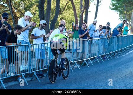 Oeiras, Portugal. 17th Aug, 2024. Wout van Aert of Belgium from Team Visma | Lease a Bike sprints during the 79th La Vuelta Ciclista a Espana 2024, Stage 1 an individual time trial stage from Lisbon to Oeiras. (Photo by Miguel Reis/SOPA Images/Sipa USA) Credit: Sipa USA/Alamy Live News Stock Photo