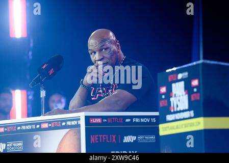 Press conference for Mike Tyson vs. Michael Spinks heavyweight ...