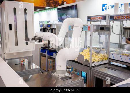 robotic arm preparing coffee in coffee shop Stock Photo