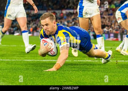 Matt Dufty scores a hat-trick at Magic Weekend 2024 for Warrington Wolves in Elland Road Stock Photo