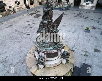 Birds eye elevated view of the Nelson Monument in Exchange Flags, Liverpool, Stock Photo