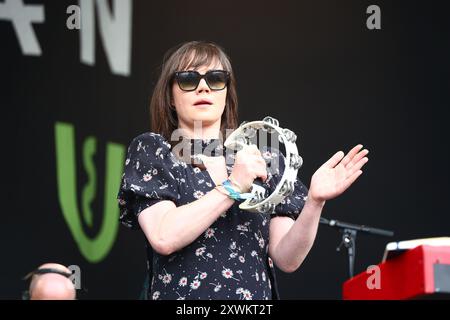Green Man Festival, Brecon Beacons, Wales, UK. 17th Aug, 2024. The Waeve at Green Man Festival. Pictured: Singer, vocalist, keyboards, percussion, tambourine Rose Elinor Dougall. Credit: nidpor/EMPICS/17�Թ����� Live News Stock Photo