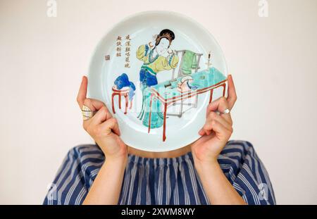 London, UK. 20th Aug, 2024. A Famille Verte Lady at her Toilette Dish HK $300,000-400,000 The Marsh Collection: Art for the Literati (III) . The auction will be held at Bonhams Hong Kong on 29 November 2024. The Marsh Collection was put together over a period of 40 years by Sam Marsh and his wife Marion who started collecting when they moved to Hong Kong in 1970. Part III of this exceptional collection includes 22 rare pieces of porcelain and works of art Credit: Mark Thomas/Alamy Live News Stock Photo