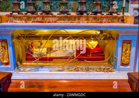 VATICAN CITY - JANUARY 13, 2019: The body of Blessed Pope John XXIII in glass coffin beneath the Altar of St. Jerome in St. Peter’s Basilica, on Janua Stock Photo