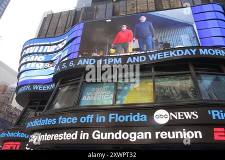 August 20, 2024, New York City, New York: (NEW) Times Square At A Glance. August 20, 2024, New York, USA: General movement of people and vehicle traffic at Times Square in early morning chilly summer day with its beautiful, colorful and hypnotizing lightings and side attractions. Credit: Niyi Fote/Thenews2 (Foto: Niyi Fote/Thenews2/Zumapress) (Credit Image: © Niyi Fote/TheNEWS2 via ZUMA Press Wire) EDITORIAL USAGE ONLY! Not for Commercial USAGE! Stock Photo