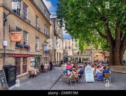 The Bath Sweet Shop and the Bath Bun cafe on Abbey Green with the Giant Plane Tree in the centre, Bath, Somerset, England, UK Stock Photo