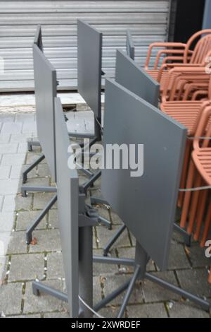 Les chaises et les tables en France Stock Photo