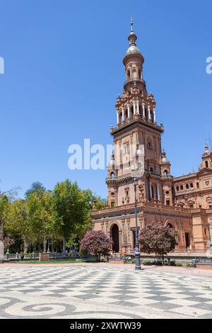 Plaza de España, the most famous square in Seville, designed by Aníbal González and featuring Art Deco and Neo-Mudéjar architectural elements, Spain Stock Photo