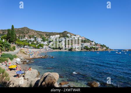 The beautiful Canyelles Petites beach (Platja Canyelles Petites), located near the town of Roses, on the Costa Brava in Catalonia, Spain. Stock Photo