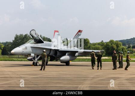 U.S. Marines with Marine All-Weather Fighter Attack Squadron (VMFA(AW)) 224, Marine Aircraft Group 31 (MAG), 2nd Marine Aircraft Wing (MAW) prepare an Stock Photo