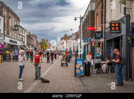 People in the pedestrianised Northbrook Street, a busy shopping street in the heart of Newbury, Berkshire, England, UK Stock Photo