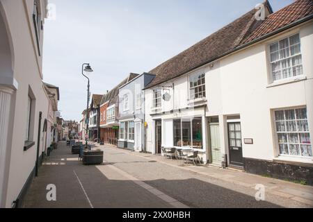 Shops on the Thoroughfare in Woodbridge, Suffolk in the United Kingdom Stock Photo