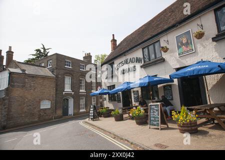 The Kings Head Pub on Market Hill in Woodbridge, Suffolk in the United Kingdom Stock Photo