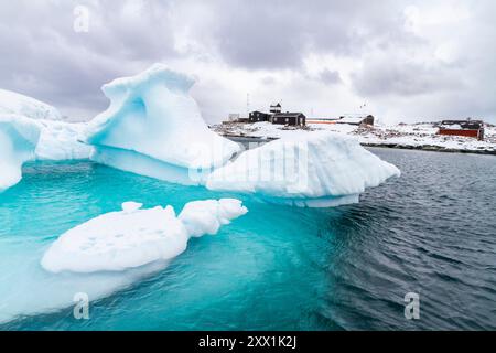 Views of the Chilean inactive research base Gonzalez Videla on Waterboat Point in Paradise Bay, Antarctica, Polar Regions Stock Photo