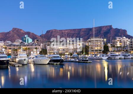 V&A (Victoria and Alfred) Waterfront and Table Mountain, Cape Town, Western Cape Province, South Africa, Africa Stock Photo