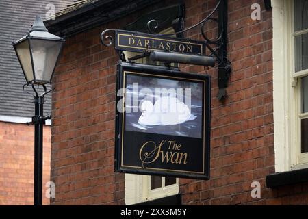 The Swan pub sign, Darlaston, West Midlands, England, UK Stock Photo