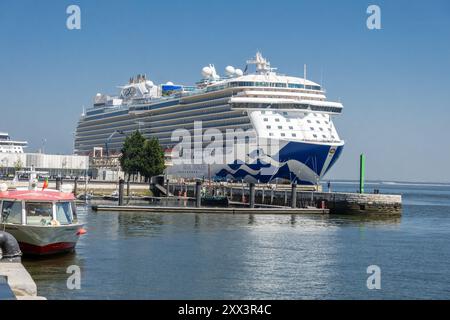 Regal Princess Cruise Ship From Princess Cruise Lines  In Port At Lisbon Cruise Ship Terminal Lisbon, Portugal, April 16, 2024 Stock Photo