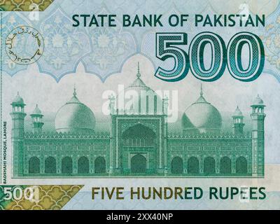 Portrait of Badshahi Mosque Lahore from Pakistan 500 Rupees Banknote Stock Photo