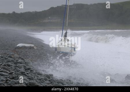 Aberystwyth Wales UK weather August 22nd 2024 . The tail end of hurricane ERNESTO hits the west Wales coast, fierce wind drives in huge waves blasting sea defences putting people and property at risk, Credit: mike davies/Alamy Live News Stock Photo