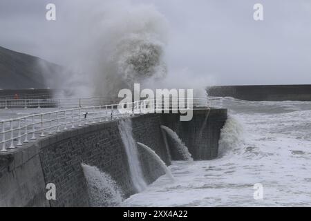 Aberystwyth Wales UK weather August 22nd 2024 . The tail end of hurricane ERNESTO hits the west Wales coast, fierce wind drives in huge waves blasting sea defences putting people and property at risk, Credit: mike davies/Alamy Live News Stock Photo