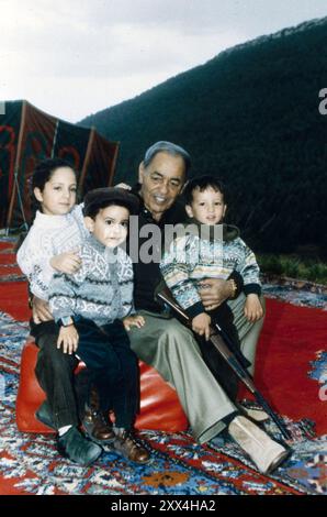 Anni '60 Archivio Storico Olycom/LaPresse Lalla Meryem del Marocco (Roma, 26 agosto 1962) è una principessa marocchina. Nella Foto: Lalla Meryem del Marocco, suoi fratelli e loro padre Re Hassann II In the photo: Lalla Meryem of Morocco, her brothers and their father King Hassann II Credit: LaPresse/Alamy Live News Stock Photo