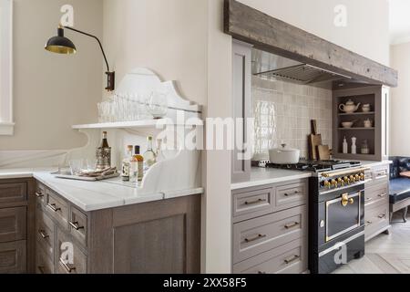 Bar area next to recessed stove area in high end kitchen Stock Photo