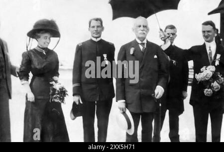 Mr. & Mrs Henry Morrison Flagler and official party at the arrival of the first Overseas Railway train at Key West, Florida, in January, 1912. (USA) Stock Photo