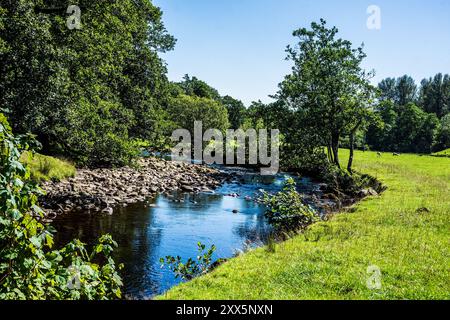 The River Hodder flows through Dunsop Bridge. Stock Photo