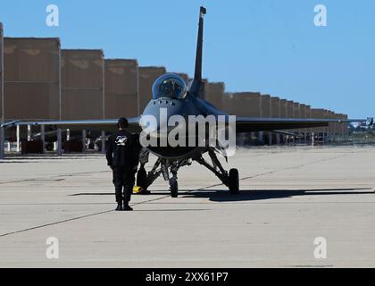An F-16 Fighting Falcon aircraft preps for take off during the Heritage ...