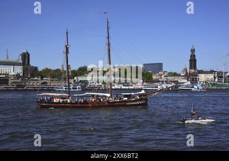 Deutschland, Hamburg, Hafen, St. Pauli, Schoner Fortuna Stock Photo