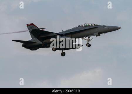 米軍　コーニング McDonnell Douglas F/A-18D Hornet (XE-444) from the United States