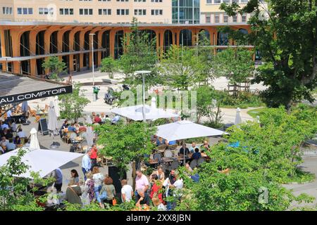 France, Puy de Dome, Clermont Ferrand, Place des Carmes, restaurant terrace with the Michelin world headquarters in the background Stock Photo