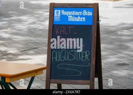 Düsseldorf 23.08.2024 Augustiner Bräu München Biergarten Düsseldorf Nordrhein-Westfalen Deutschland *** Düsseldorf 23 08 2024 Augustiner Bräu Munich Beer Garden Düsseldorf North Rhine-Westphalia Germany Stock Photo