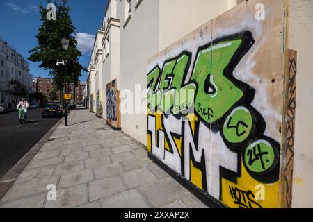 London, UK.  23 August 2024.  Properties are boarded-up ahead of the Notting Hill Carnival as Europe’s largest street festival, which celebrates Caribbean culture, is expected to welcome over 1 million people each day.  Credit: Stephen Chung / Alamy Live News Stock Photo