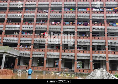 Dhaka, Bangladesh. 23rd Aug, 2024. Flood-affected people take temporary shelter at an under construction building in the Mohipal, area of Feni district in Chittagong division, Bangladesh, on August 23, 2024. At least 13 people are killed; a total of 43 upazilas in several districts are affected by the flash floods, and about 189,663 families are marooned. (Photo by /Sipa USA) Credit: Sipa USA/Alamy Live News Stock Photo