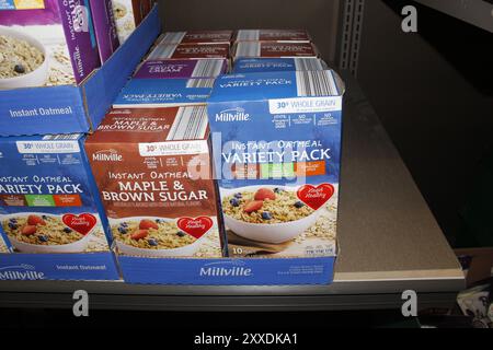 ALDI Millville Instant Oatmeal in boxes closeup on a shelf Stock Photo