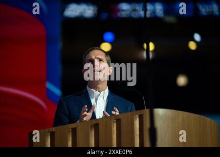 Chicago, United States. 19th Aug, 2024. Governor Andy Beshear (Democrat of Kentucky) speaks at the 2024 Democratic National Convention in Chicago, Illinois, USA, at the United Center on Monday, August 19, 2024. Photo by Annabelle Gordon/CNP/ABACAPRESS.COM Credit: Abaca Press/Alamy Live News Stock Photo