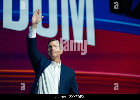 Chicago, United States. 19th Aug, 2024. Governor Andy Beshear (Democrat of Kentucky) speaks at the 2024 Democratic National Convention in Chicago, Illinois, USA, at the United Center on Monday, August 19, 2024. Photo by Annabelle Gordon/CNP/ABACAPRESS.COM Credit: Abaca Press/Alamy Live News Stock Photo