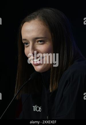 Flushing NY, USA. 23rd Aug, 2024. Iga Swiatek speaks to the media at the USTA Billie Jean King National Tennis Center on August 23, 2024 in Flushing Queens. Credit: Mpi04/Media Punch/Alamy Live News Stock Photo