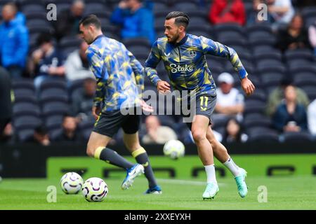 London, UK. 24th Aug, 2024. Jack Harrison of Everton warms up prior to the Premier League match Tottenham Hotspur vs Everton at Tottenham Hotspur Stadium, London, United Kingdom, 24th August 2024 (Photo by Izzy Poles/News Images) in London, United Kingdom on 8/24/2024. (Photo by Izzy Poles/News Images/Sipa USA) Credit: Sipa USA/Alamy Live News Stock Photo