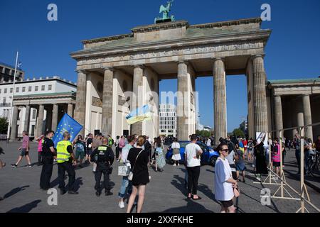 Berlin, Germany. 24st. Aug. 2024, Berlin, Germany,  Independence Day of Ukraine, Demonstration in Berlin, Brandenburger Tor,  Credit: Felix Wolf/ Alamy Live News Credit: Felix Wolf/Alamy Live News Stock Photo