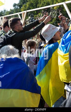 Berlin, Germany. 24st. Aug. 2024, Berlin, Germany,  Independence Day of Ukraine, Demonstration in Berlin, Brandenburger Tor,  Credit: Felix Wolf/ Alamy Live News Credit: Felix Wolf/Alamy Live News Stock Photo