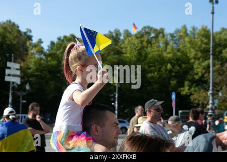 Berlin, Germany. 24st. Aug. 2024, Berlin, Germany,  Independence Day of Ukraine, Demonstration in Berlin, Brandenburger Tor,  Credit: Felix Wolf/ Alamy Live News Credit: Felix Wolf/Alamy Live News Stock Photo