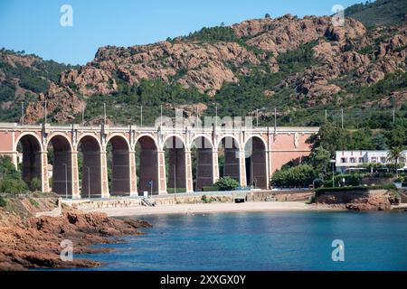 Views along Corniche d’Or or Corniche de l’Esterel beautiful coastal road, crystalline blue sea and sky combined with reddish color of Massif de l’Est Stock Photo