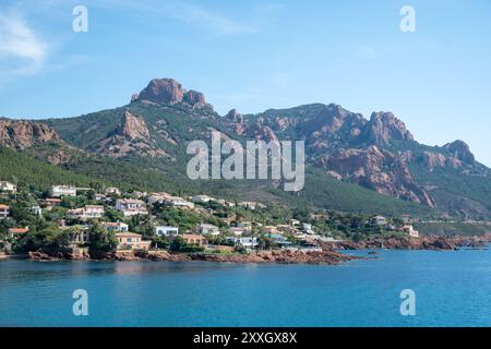 Views along Corniche d’Or or Corniche de l’Esterel beautiful coastal road, crystalline blue sea and sky combined with reddish color of Massif de l’Est Stock Photo