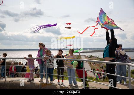 St. Petersburg, Russia. 24th Aug, 2024. People fly kites during a kite festival in Kronstadt, St. Petersburg, Russia, Aug. 24, 2024. The festival was held here from Aug. 24 to 25. Credit: Irina Motina/Xinhua/Alamy Live News Stock Photo