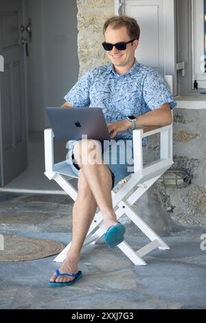 young IT specialist working on laptop outdoors Stock Photo