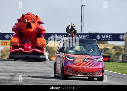 Zandvoort, Netherlands. 25th Aug, 2024. Drivers' Parade. Formula 1 World Championship, Rd 15, Dutch Grand Prix, Sunday 25th August 2024. Zandvoort, Netherlands. Credit: James Moy/Alamy Live News Stock Photo