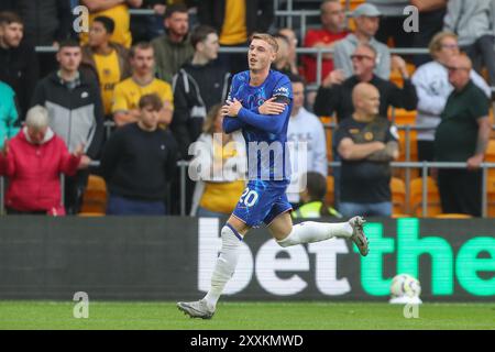 Cole Palmer of Chelsea celebrates his goal to make it 1-2 during the Premier League match Wolverhampton Wanderers vs Chelsea at Molineux, Wolverhampton, United Kingdom, 25th August 2024  (Photo by Gareth Evans/News Images) Stock Photo